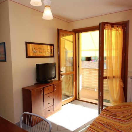 Residence Sole E Mare Appartamenti Росолина Маре Екстериор снимка