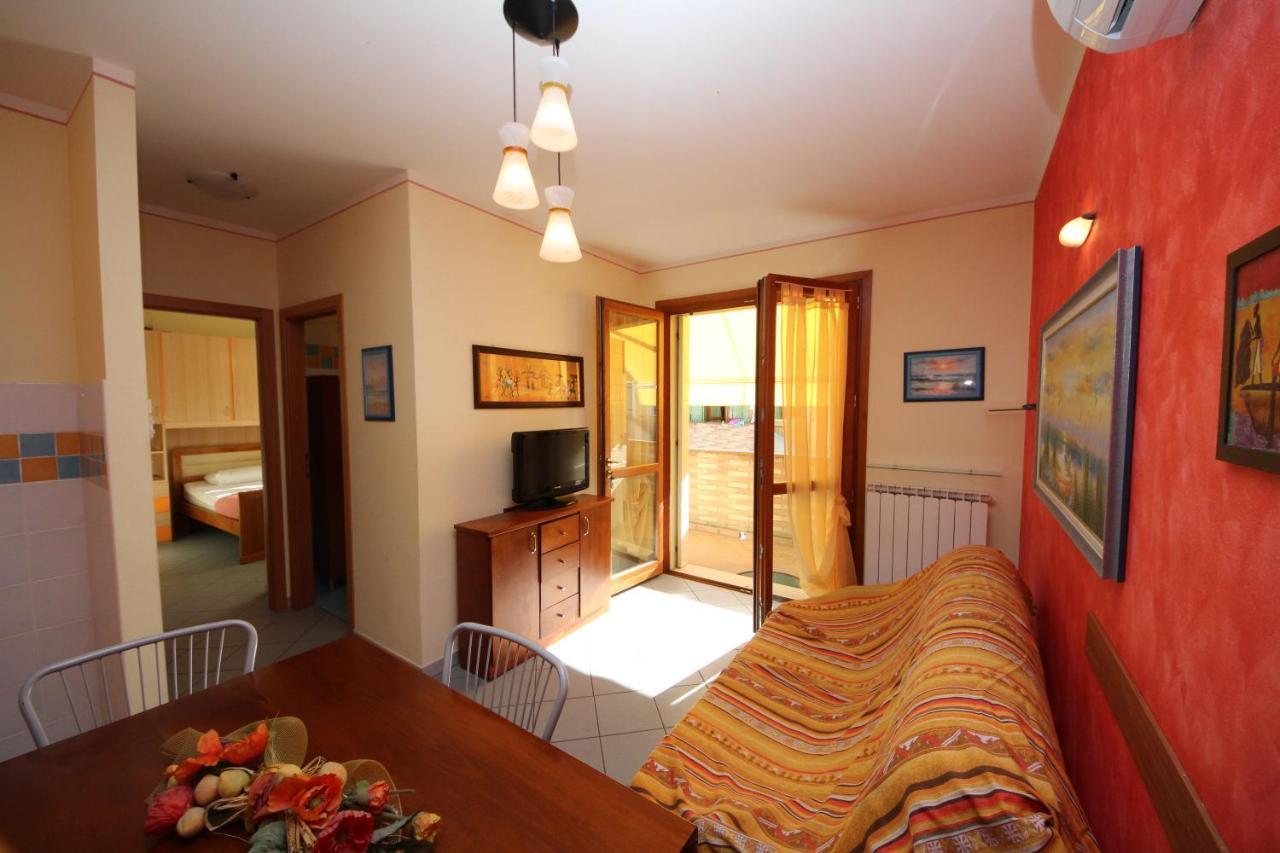 Residence Sole E Mare Appartamenti Росолина Маре Екстериор снимка